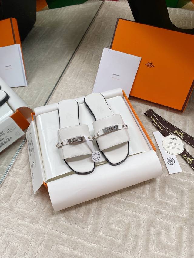 Price: Top version of Miumiu 2025 spring and summer new diamond-studded flip flo