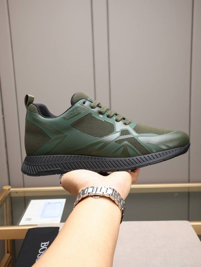 P Boss is fashionable and stylish, with imported epoxy mesh upper and mesh linin