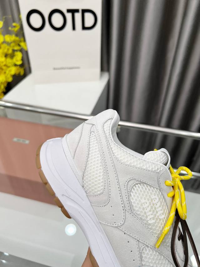 Actual price: 2025 Genuine leather material Miumiu Miu Miu mesh sneakers, retro