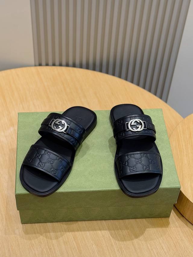 Gucc Men's Interlocking Double G Slides Lido series, the design is inspired by t
