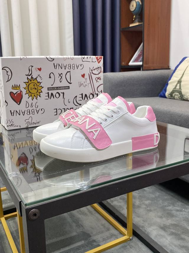 Product trademark: Dolce&Gabbana Size: 35-40 Product material: Italian cowhide u