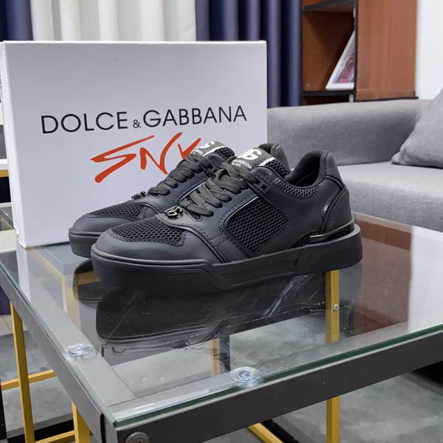 Product trademark: Dolce&Gabbana Regular size: 35-44, 45, 46 custom Product mate