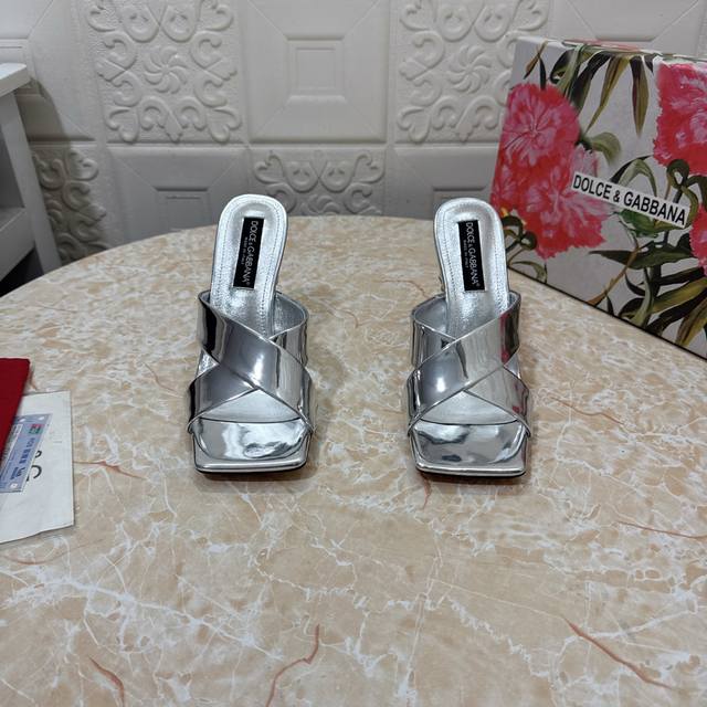 Factory P price women's clothing women's shoes sports original Dg. Top version.