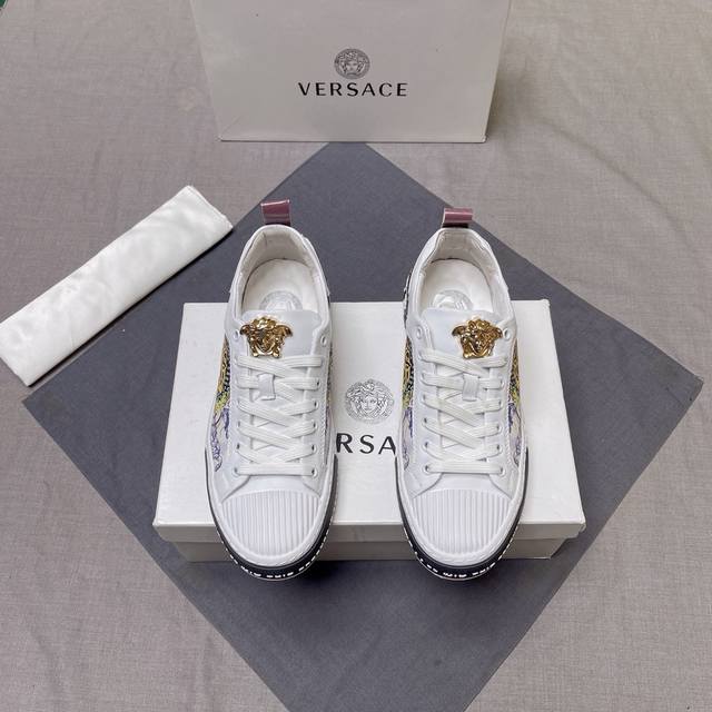 Versa* Versace men's new model is on the market, with top-grain cowhide upper an