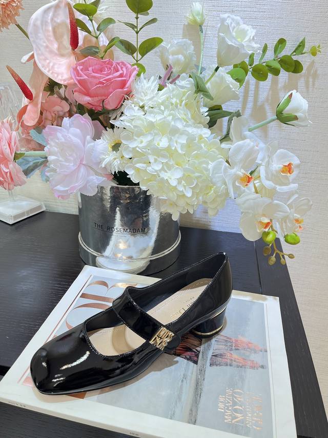 New to the Winter 2024 Ready-to-Wear collection, this pair of Miss Dior pumps re