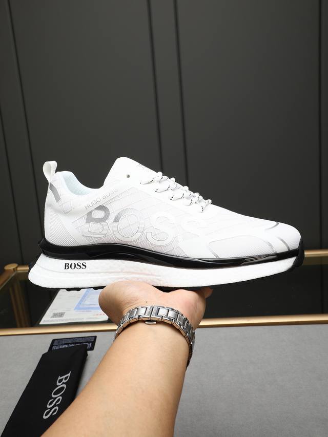 Boss is a top fashion brand, a pair of men's shoes that can handle all styles. T