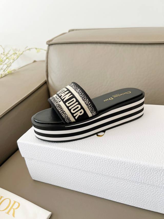 Direct sales Dior Dior Spring and Summer new Ivieta Dway jelly color flat flip f