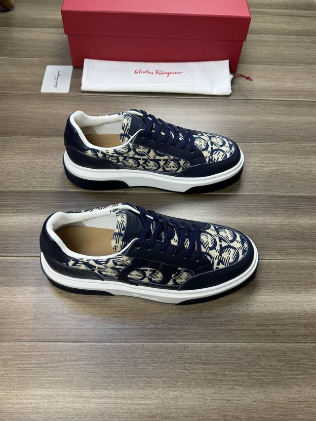 Ferragamo -High-end quality original -Upper: Nappa calfskin, brand totem canvas