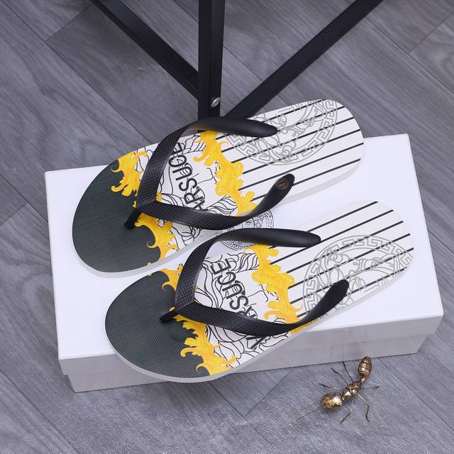 Product brand: Versace flip-flops Standard size: 39-44 Product material: Selecte