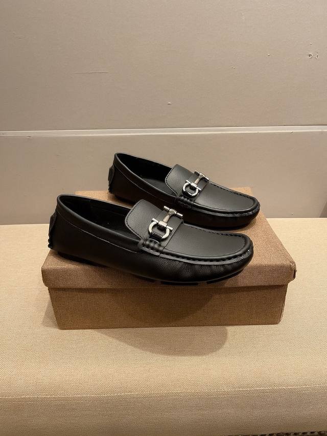 brand Salvatore Ferragamo casual slip-on shoes, official new model, the same sty