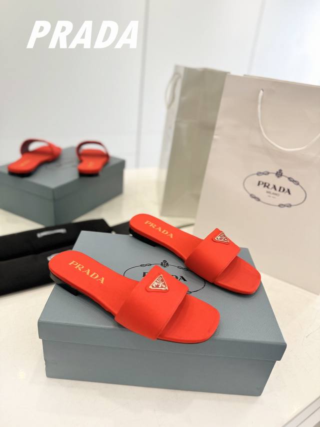 Factory P price Prada's latest hot-selling triangle slippers Cost-effective vers