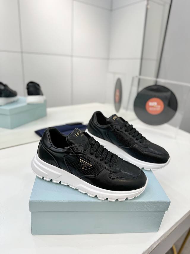 Factory P Price Men 10 Perforated surface sneakers combine elegant creative desi