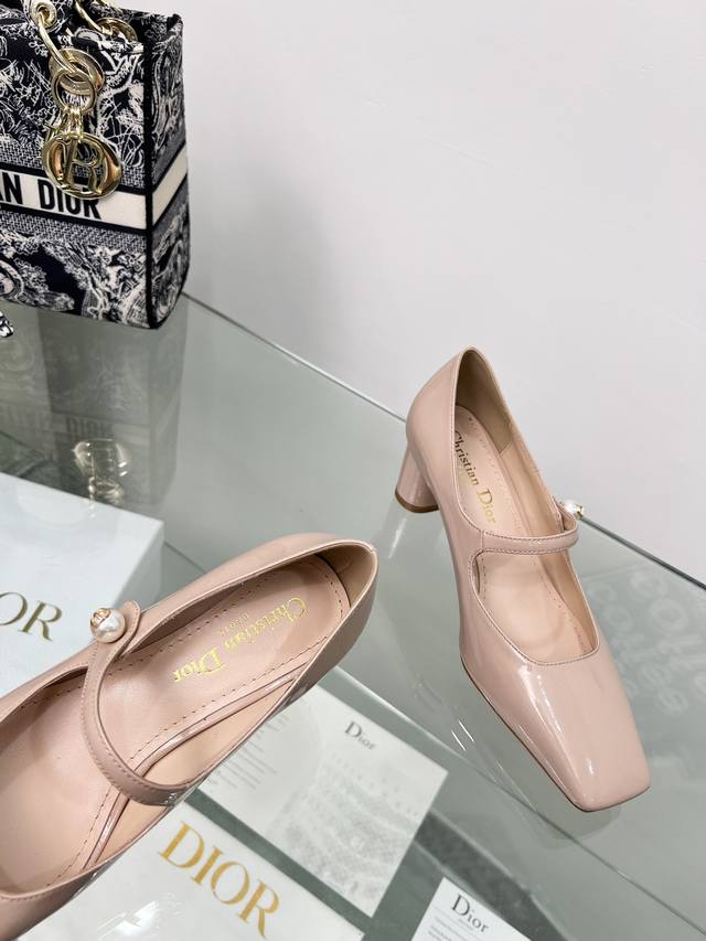 Factory Price P Apricot patent leather Dior new season round heel Mary Jane squa