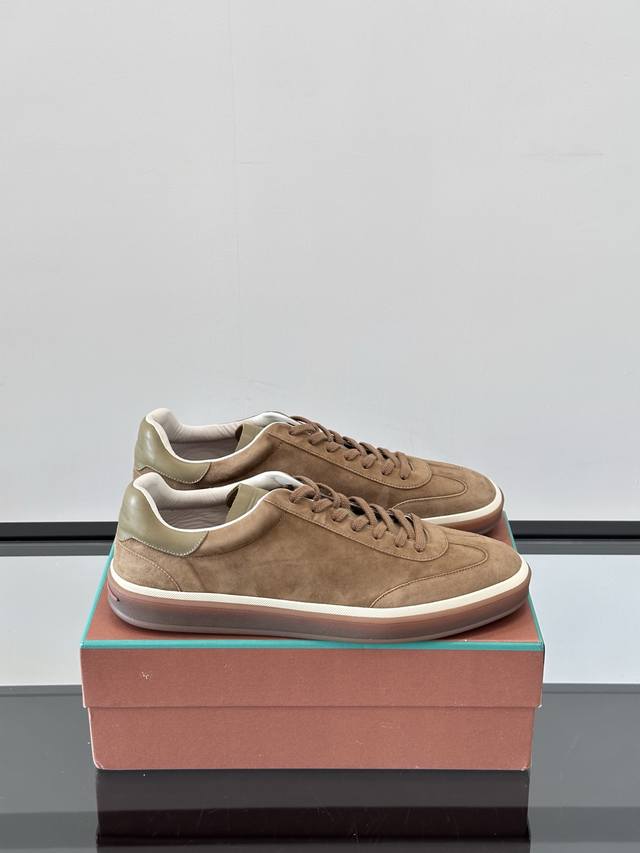 Loropiana Weekendwalk couple's new sneakers are made of suede fabric, with suede