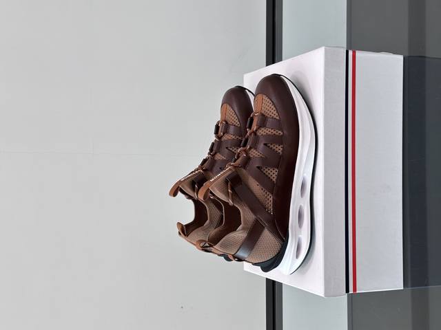 Moncler men's casual sports shoes, comfortable and non-slip, made of one-piece i