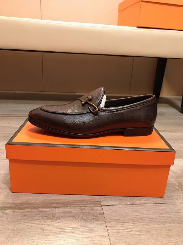 Factory Price Ferragamo new men's casual leather shoes, uppers made of imported