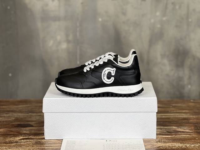 The Cest sneaker is a bold and stylish design. Crafted from white calfskin leath