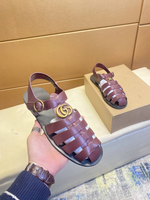 P Spring and Summer Men's Sandals As an active group in the fashion industry, we