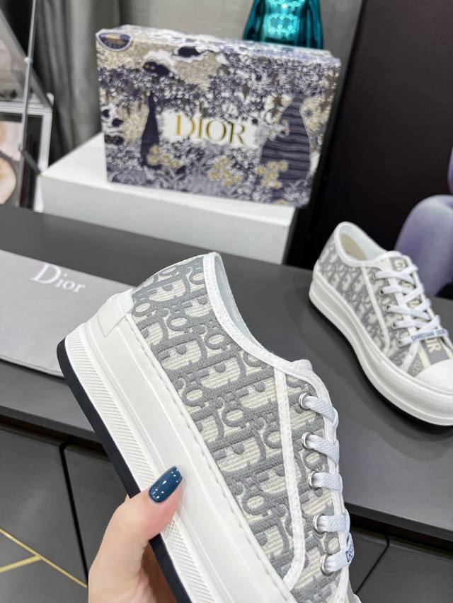 Direct Selling Dior's Walk'n'dior platform sneakers are a stylish addition to th
