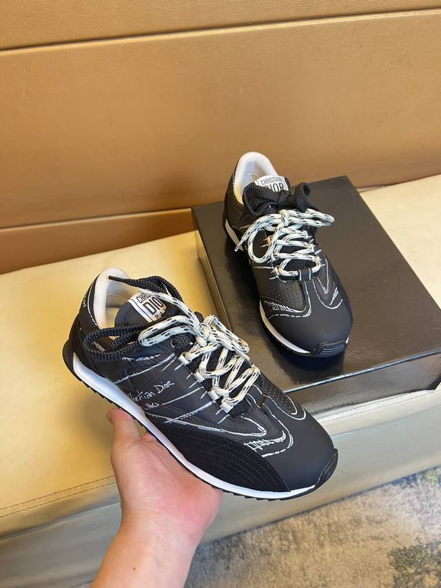 P Original quality exclusive first release of Dior's unique modern sports shoes.