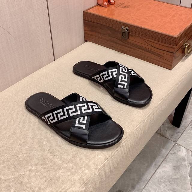 Slippers: New: Factory price Versace* series slippers, top purchasing agent, imp