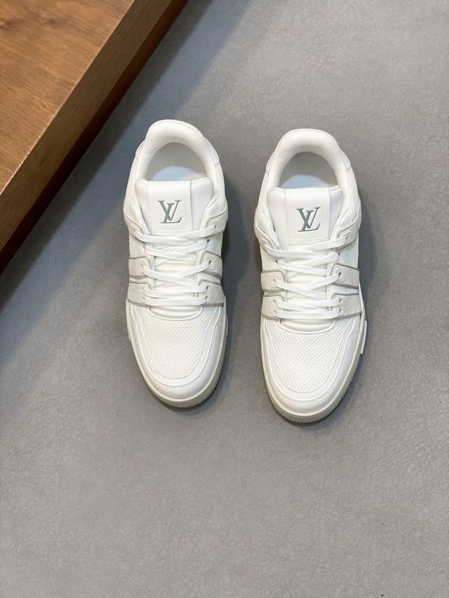 Lvjia new color men's Trainer sneakers, this Lv Trainer sneaker is made of calfs