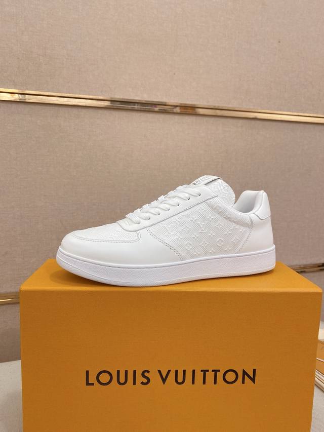 Factory P price full cowhide lining. Equipped with a full set of packaging LV to