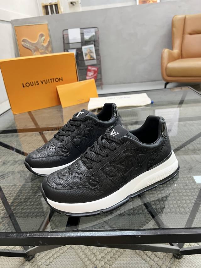 L Top-level street-blasting male sports shoes are coming. The counters are on sa