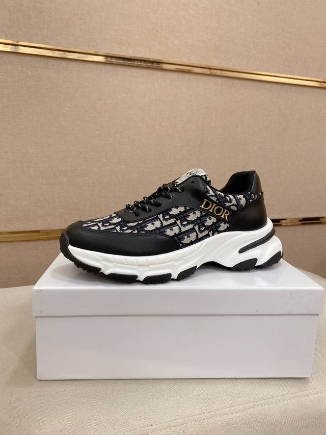 Dior D new models are on sale at the same time in the counters, the upper is mad