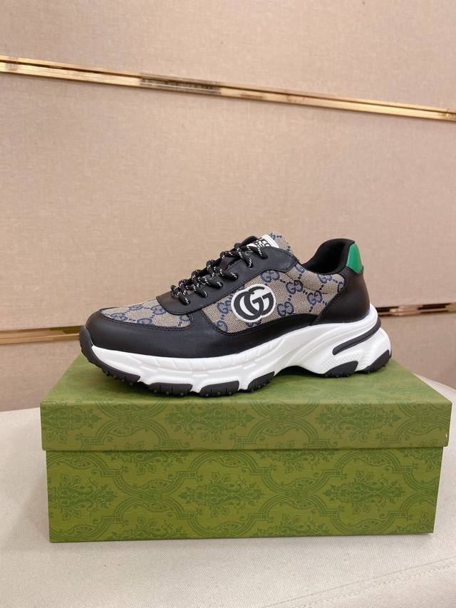 Gucci new models are on sale at Gucci counters simultaneously, uppers are made o