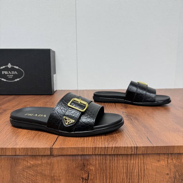 Prada's new men's straight leather slippers are a harmonious combination of retr
