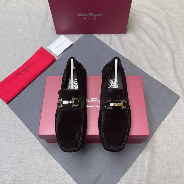 The latest high-end version of Ferragamo's moccasins, top quality. The upper is