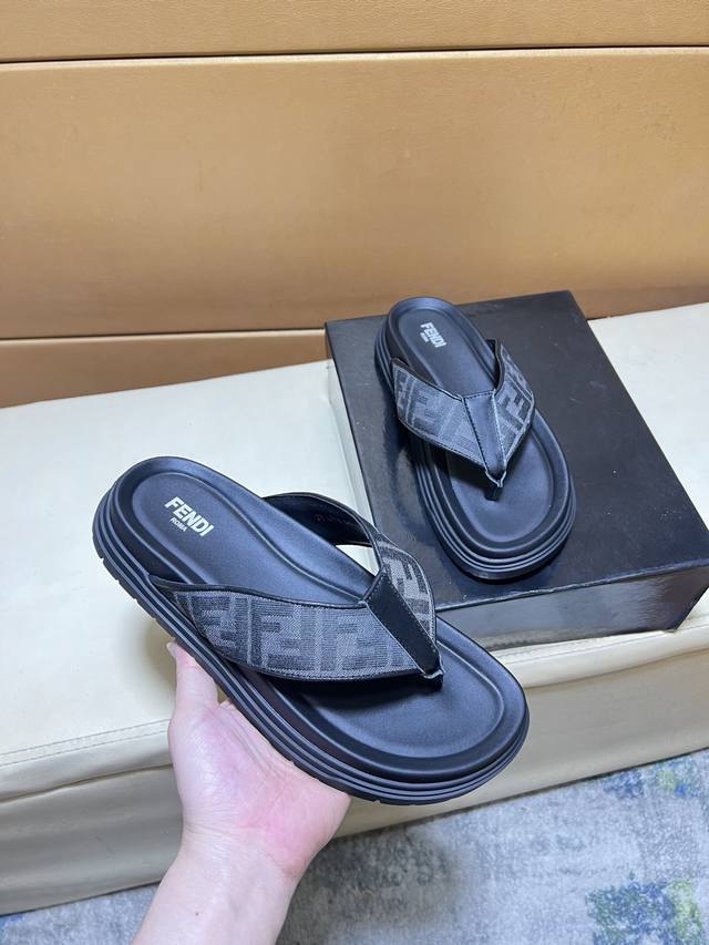 Fendi top-level purchasing men's spring and summer slippers counter synchronizat