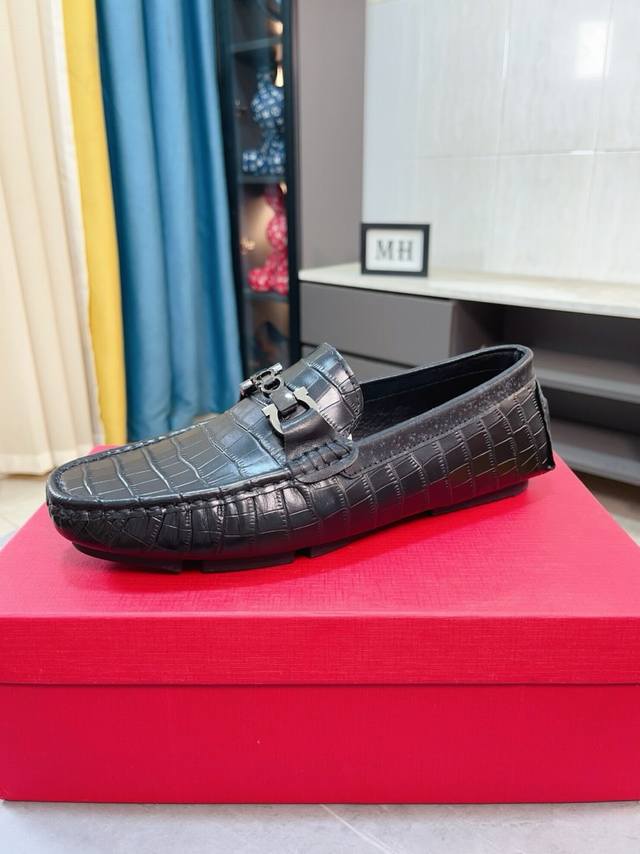 Factory Price P Ferragamo new high-end quality thong shoes. The style is luxurio