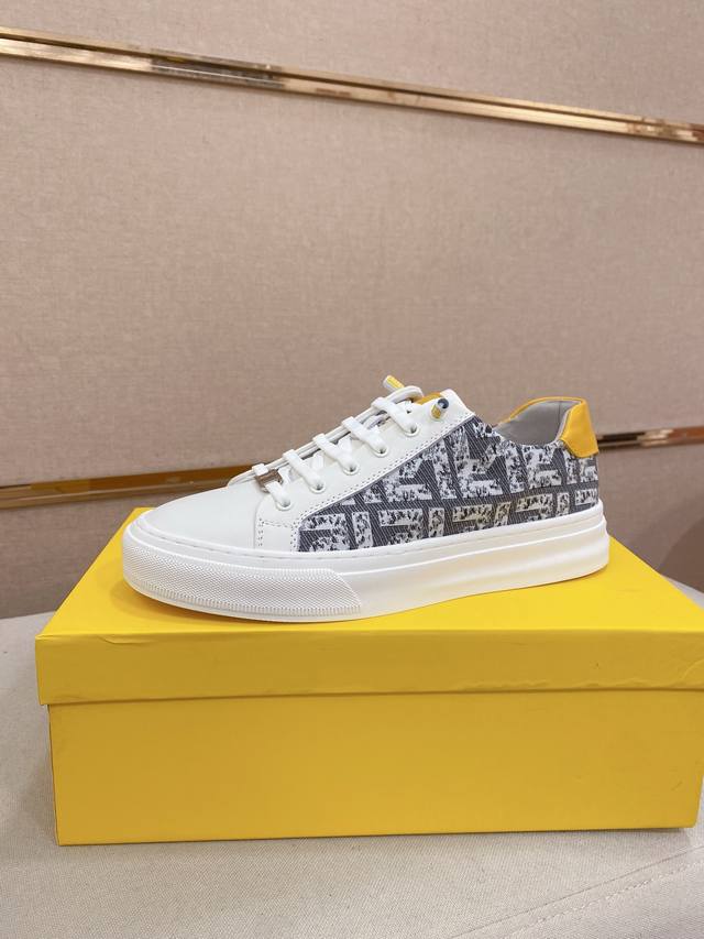 Factory Price Fendi Fendi latest men's casual shoes! Launched simultaneously! Or