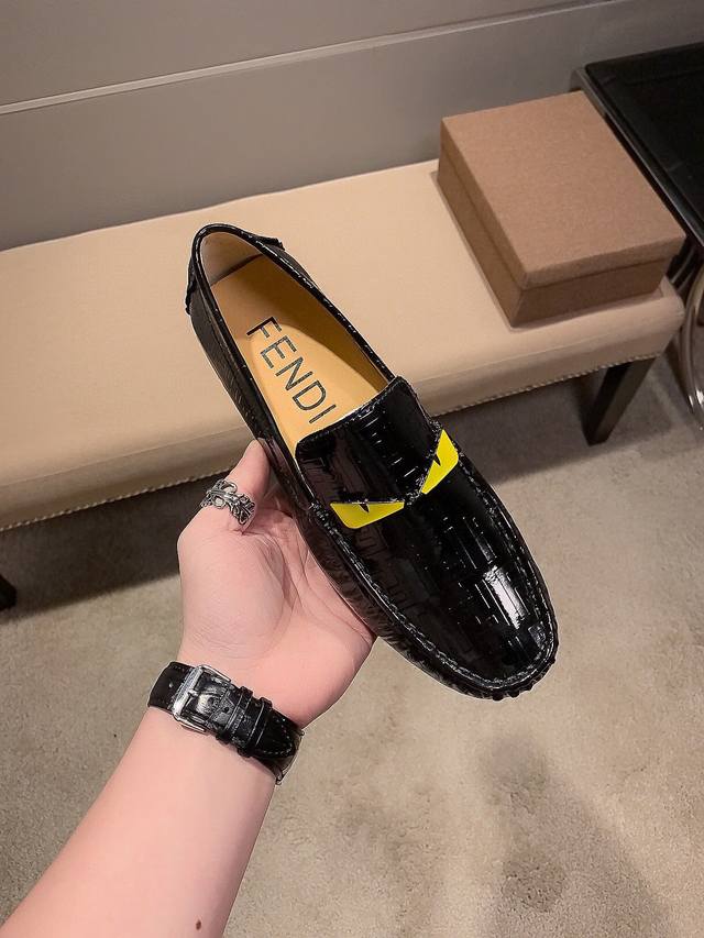 1813911FFF, genuine product from Fendi official website, upper made of top-layer