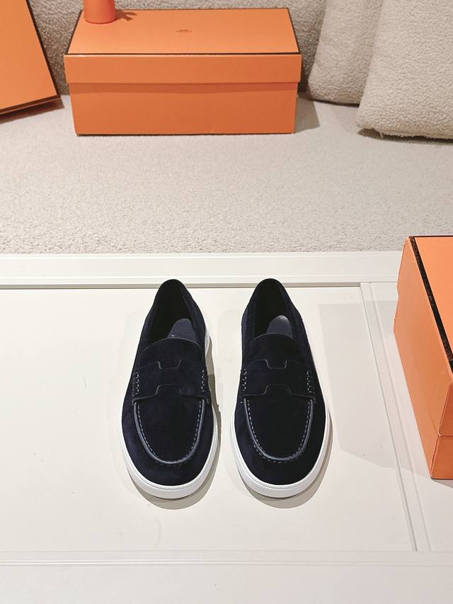 Real price, no discount! Hermes# Classic H loafers are timeless and simple. Lace