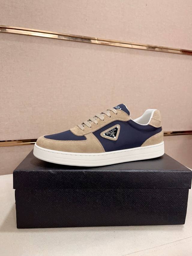 Prada's latest casual and fashionable men's shoes, the hot-selling style is simp