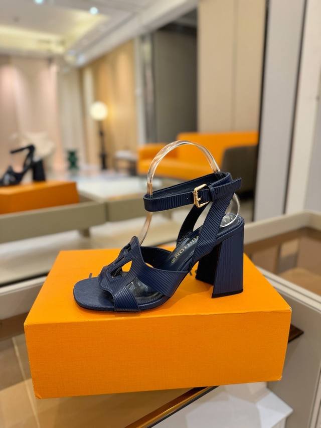 Price P: 2025 L's latest catwalk sandals, official website series updated simult