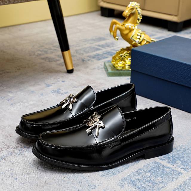 Factory Price Dior Dior Hong Kong counter new casual men's shoes are on sale on