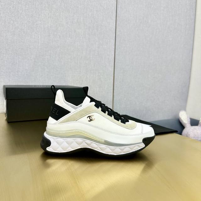 Direct selling women's shoes, top version of women's clothing Chanel counter top