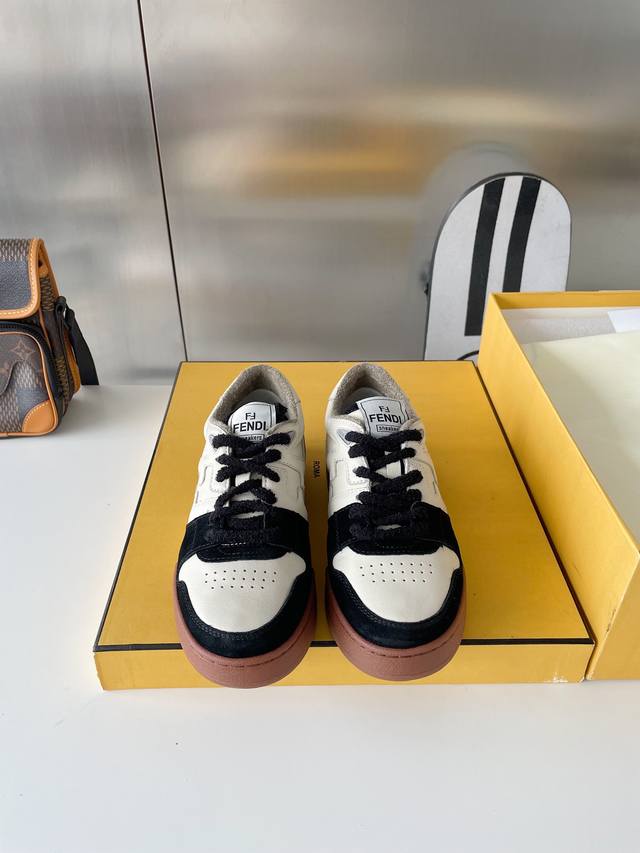 Direct sales of women's shoes, women's clothing, Fendi Match, the latest couple'
