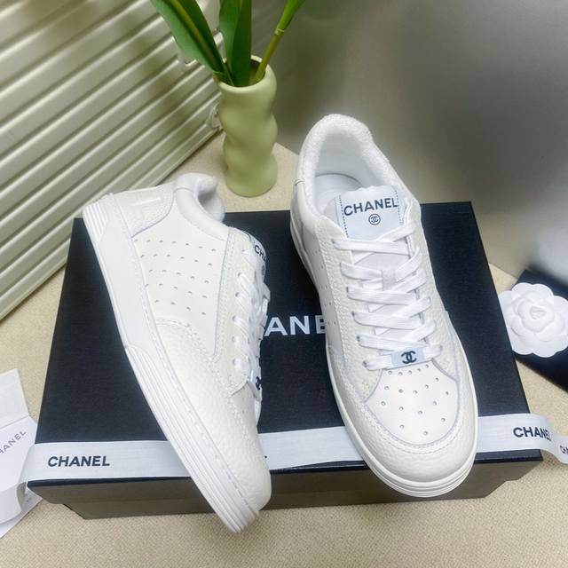 Direct selling women's shoes and women's clothing Chanel~~Chanel's latest panda