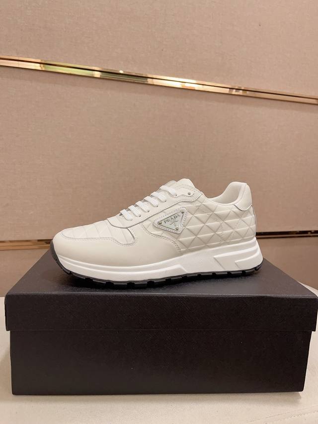 The latest casual and fashionable men's shoes from Prada's official website, the