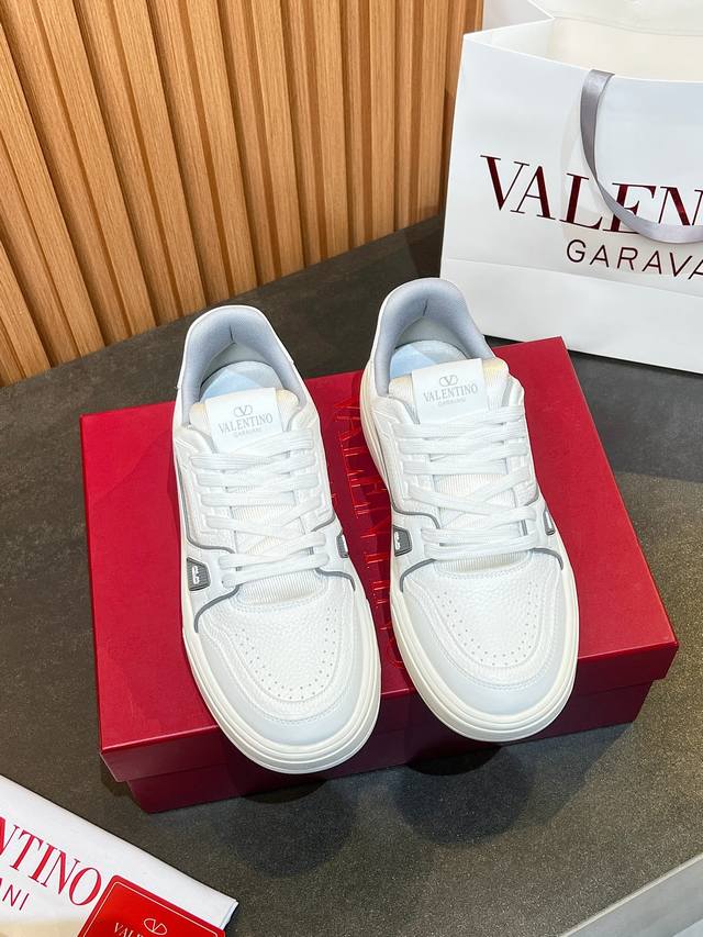 Actual price: Valentino couple sneakers series Valentino 2025 latest couple snea