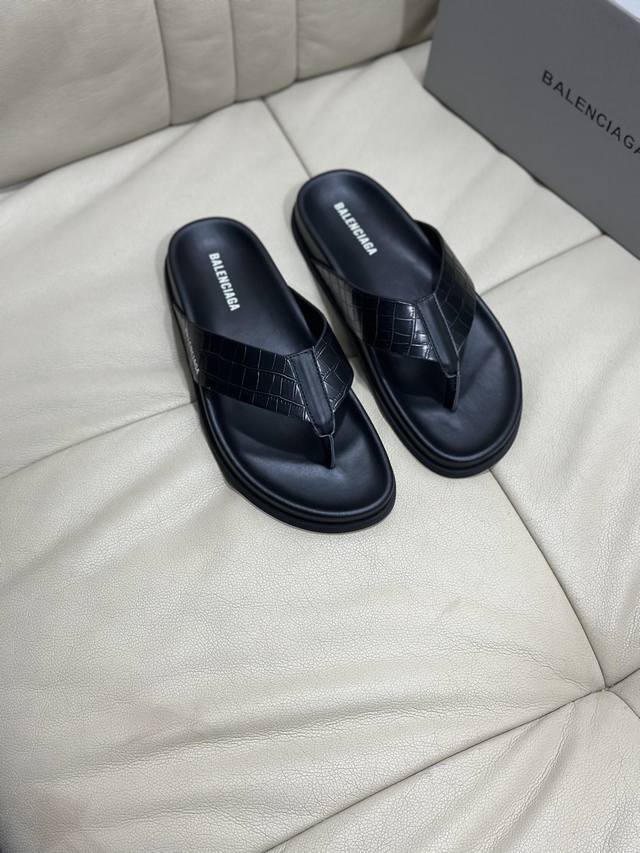 Balenciag. Balenciag slippers series: high-end brand, upper made of Italian impo