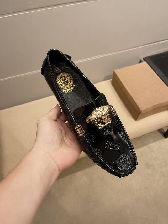 Real price, Verace, upper made of Italian original cowhide leather + sexy Medusa