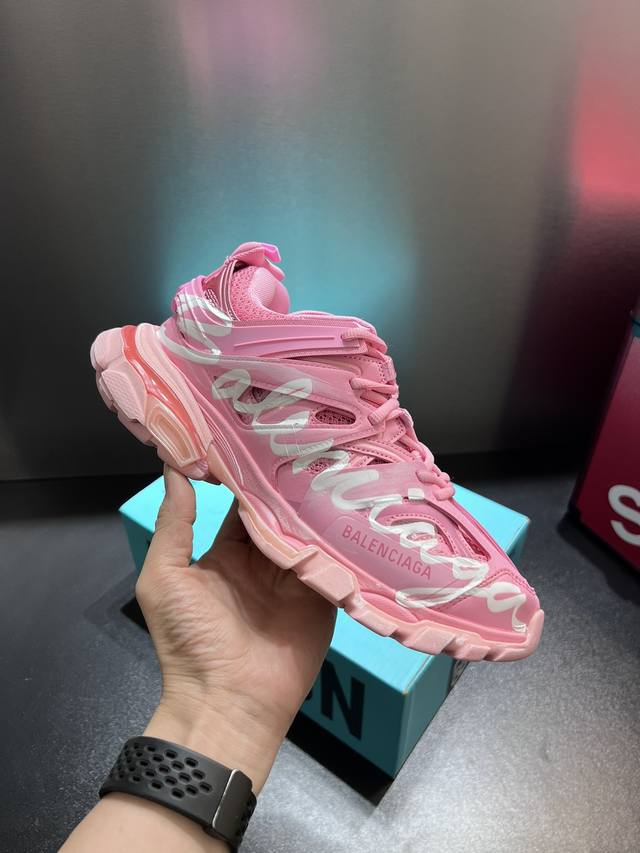 Balenciag*A Track 3.0 low-top dad shoes with old black graffiti Produced by a we