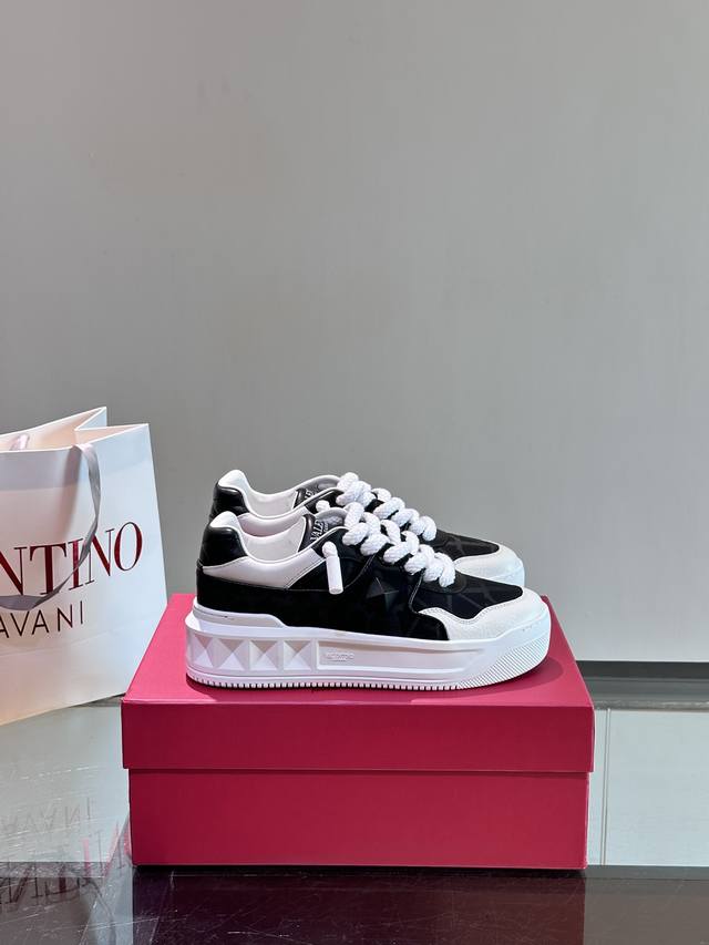 Valentin* One Stud series couples' thick-soled height-increasing sneakers, simpl