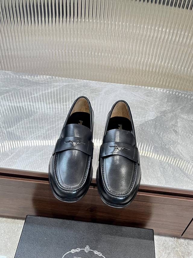 Prada high-end men's casual leather shoes, imported cowhide leather loafers comb